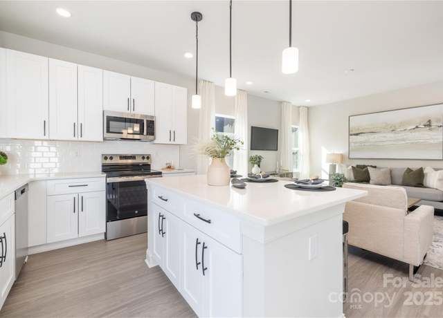 Property at 7813 Casa Loma Rd, Charlotte, NC 28269, 3 beds, 2 baths