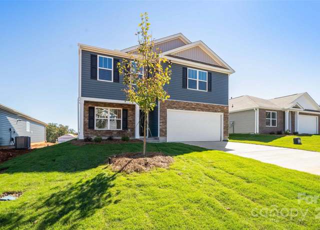Property at 143 Callie River Ct, Clyde, NC 28721, 3 beds, 2.5 baths