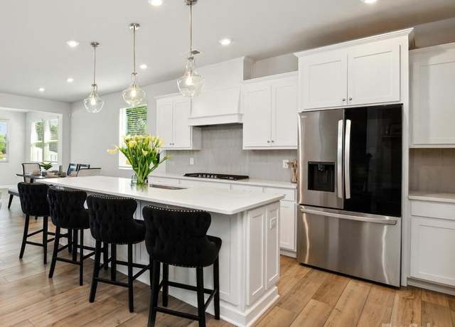 Property at 3304 Cheyney Park Dr, Charlotte, NC 28269, 5 beds, 4.5 baths