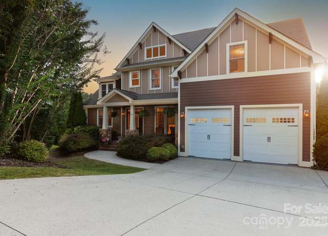Property at 39 Village Pointe Ln, Asheville, NC 28803, 5 beds, 3.5 baths