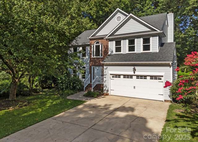 Property at 4402 Poplar Grove Dr, Charlotte, NC 28269, 4 beds, 2.5 baths