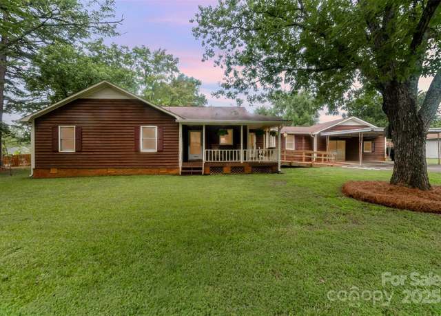 Property at 700 Chestnut Ln, Matthews, NC 28104, 3 beds, 2 baths