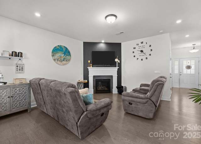 Property at 1245 Pebble Grove Dr, Clover, SC 29710, 3 beds, 2.5 baths