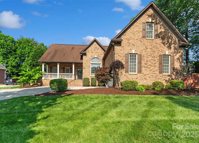 Property at 3831 Riceland Pl, Charlotte, NC 28216, 4 beds, 2 baths