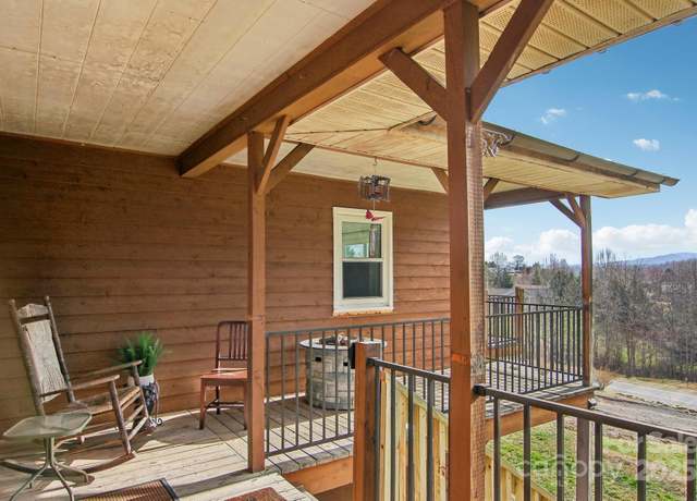 Property at 901 Jackson Loop Rd, Flat Rock, NC 28731, 3 beds, 2 baths