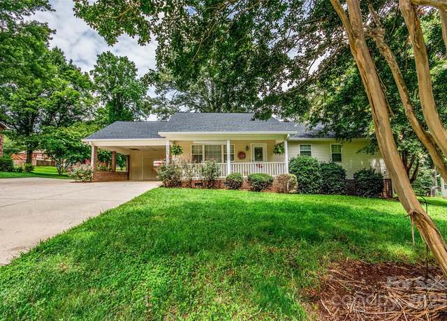 Property at 3309 E Broad St, Statesville, NC 28625, 3 beds, 2 baths
