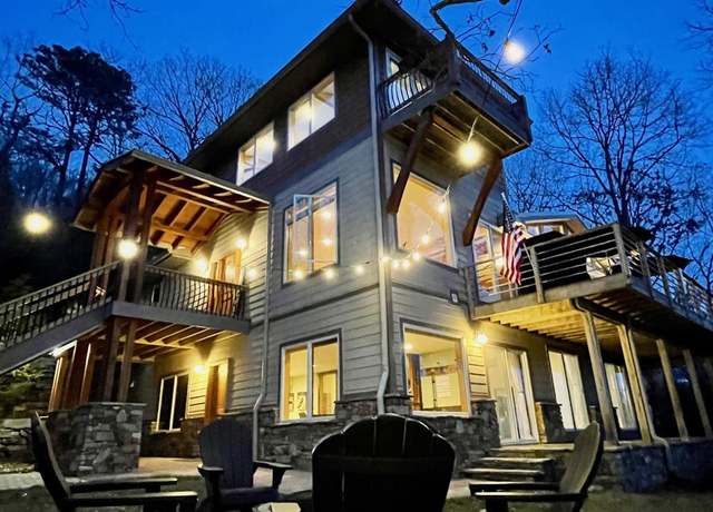Property at 425 Flat Top Mountain Rd, Fairview, NC 28732, 3 beds, 2.5 baths