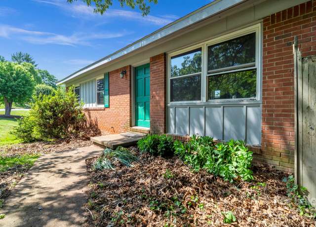 Property at 40 Evelake Dr N, Asheville, NC 28806, 3 beds, 1.5 baths