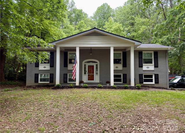 Property at 169 Echo Dr, Laurel Park, NC 28739, 3 beds, 3 baths