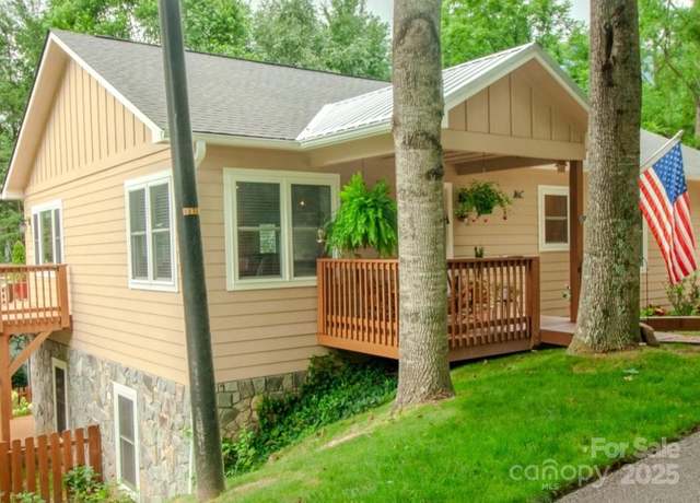 Property at 118 Rolling Ln, Maggie Valley, NC 28751, 3 beds, 2 baths