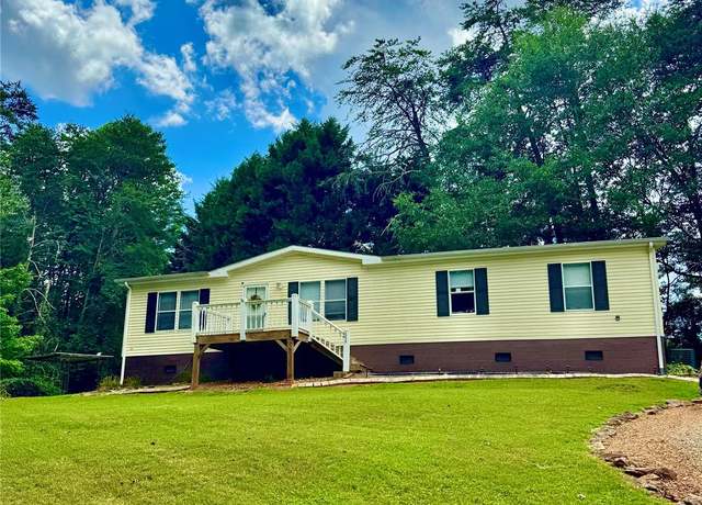 Property at 6337 Fairlane St, Hickory, NC 28602, 3 beds, 2 baths