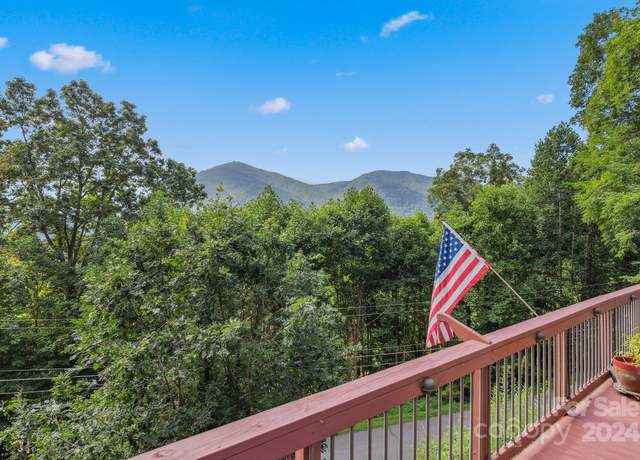 Property at 975 Country Club Dr, Maggie Valley, NC 28751, 3 beds, 2.5 baths