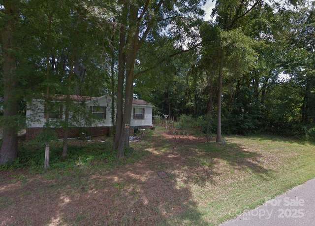 Property at 433 E Geroid St, Salisbury, NC 28144, 3 beds, 2 baths