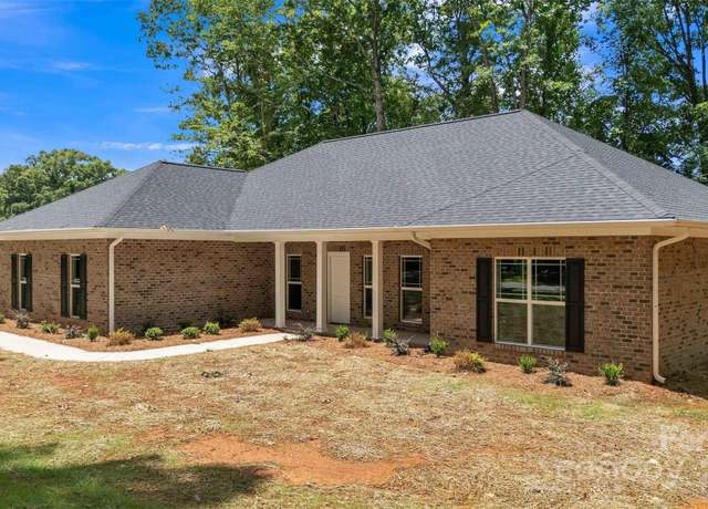 Property at 222 Elm St, Mocksville, NC 27028, 3 beds, 2 baths