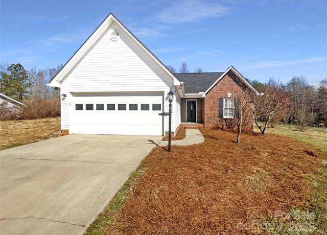 Property at 807 Limerick Dr, Dallas, NC 28034, 3 beds, 2 baths