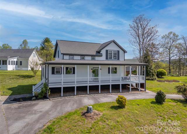 Property at 209 Hidden Meadow Dr, Hendersonville, NC 28792, 3 beds, 2 baths