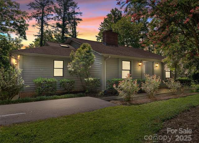 Property at 114 Kenwood Dr, Hendersonville, NC 28739, 3 beds, 3.5 baths