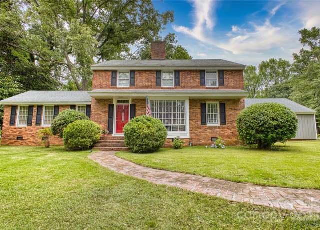 Property at 1010 Forest Dr, Lancaster, SC 29720, 5 beds, 2 baths