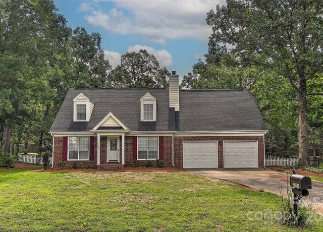 Property at 8056 Hunley Ridge Rd, Matthews, NC 28104, 4 beds, 2.5 baths