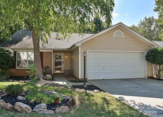 Property at 1026 Valley Forge Dr, Clover, SC 29710, 3 beds, 2 baths