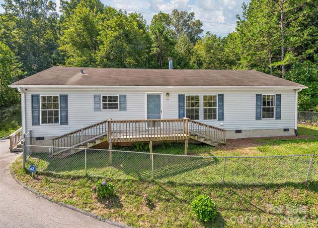 Property at 33 Goose Creek Rd, Swannanoa, NC 28778, 3 beds, 2 baths
