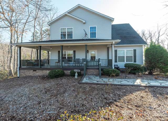 Property at 192 Buzzards Pl, Lake Lure, NC 28746, 3 beds, 2.5 baths