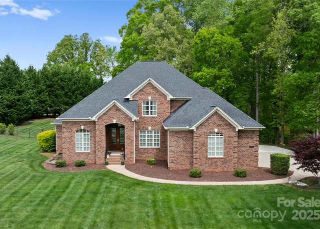 Property at 105 Walnut Hill Ct, Mooresville, NC 28115, 4 beds, 4.5 baths
