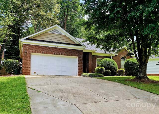 Property at 5915 Carriage Oaks Dr, Charlotte, NC 28262, 3 beds, 2 baths
