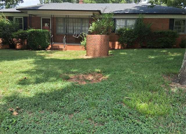Property at 2441 Country Club Rd, Lincolnton, NC 28092, 3 beds, 1 bath