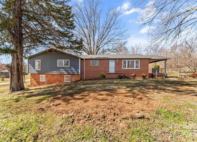 Property at 605 18th St NW, Hickory, NC 28601, 3 beds, 2 baths