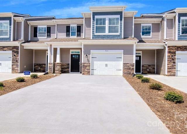 Property at 294 Creekview Rd, Hendersonville, NC 28792, 3 beds, 2.5 baths