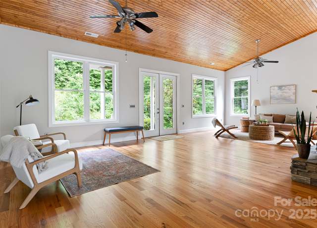 Property at 15 Falcon Crest Dr, Fairview, NC 28730, 3 beds, 2.5 baths