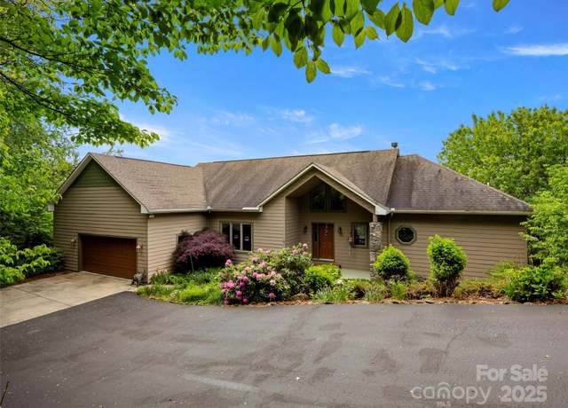 Property at 29 Egret Ct, Waynesville, NC 28786, 3 beds, 2.5 baths