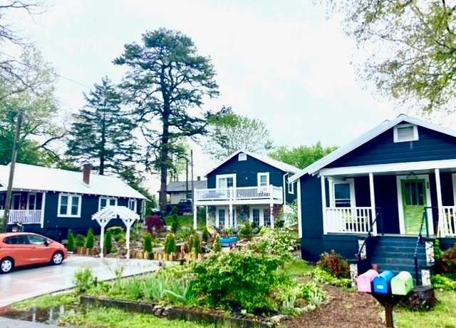 Property at 302 Davis St, Hendersonville, NC 28739, 6 beds, 4 baths