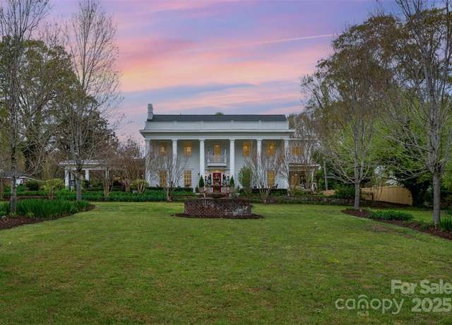 Property at 1313 S York Rd, Gastonia, NC 28052, 4 beds, 2.5 baths