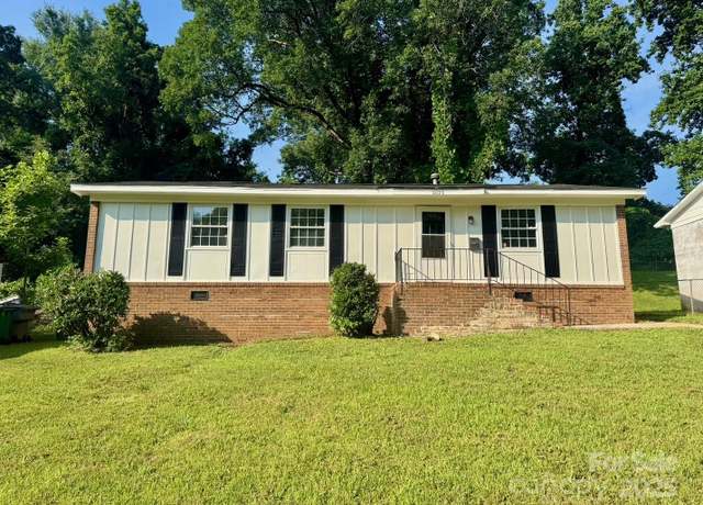 Property at 2020 Longleaf Dr, Charlotte, NC 28210, 4 beds, 2 baths