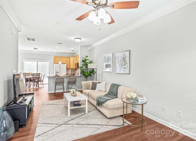 Property at 130 Clydesdale Ct, Matthews, NC 28104, 3 beds, 2.5 baths