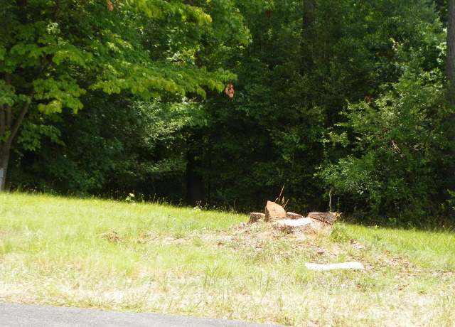 Property at 143 Clubhouse Dr, New London, NC 28127
