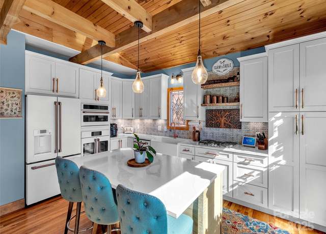 Property at 66 Hoosier Ct, Lake Junaluska, NC 28745, 5 beds, 3.5 baths