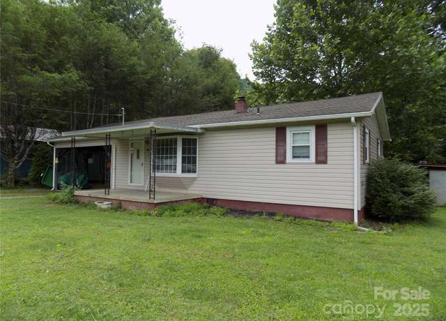 Property at 48 Cornwell Dr, Waynesville, NC 28786, 3 beds, 1 bath