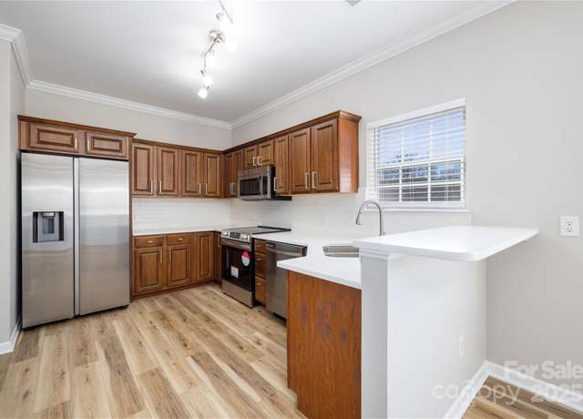 Property at 136 Ridge Bluff Rd, Mooresville, NC 28115, 3 beds, 2.5 baths