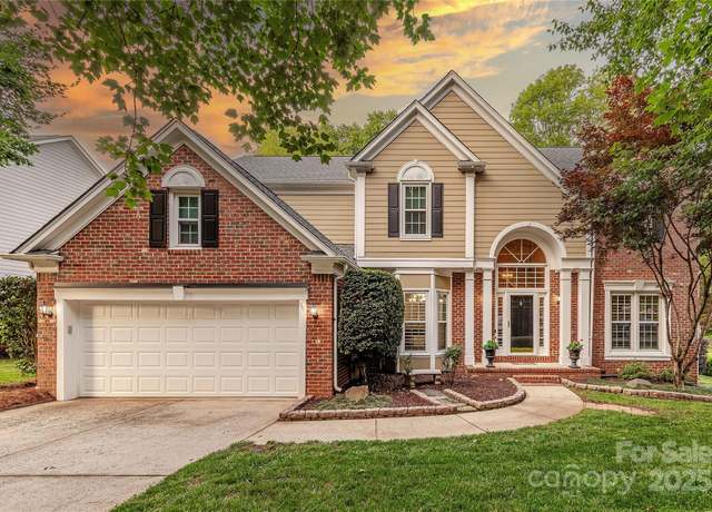 Property at 5707 Fairvista Dr, Charlotte, NC 28269, 5 beds, 2.5 baths