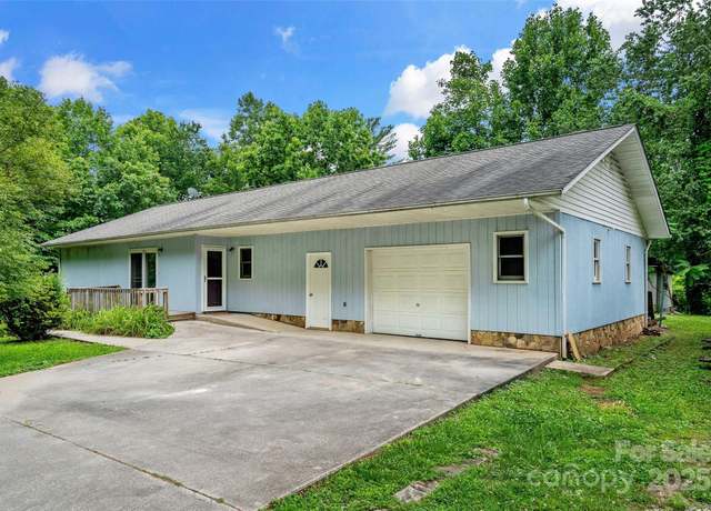 Property at 2526 Hankins Rd, Marion, NC 28752, 2 beds, 2.5 baths
