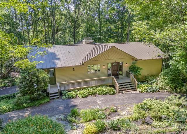 Property at 1 Sleepy Hollow Dr, Maggie Valley, NC 28751, 3 beds, 3 baths