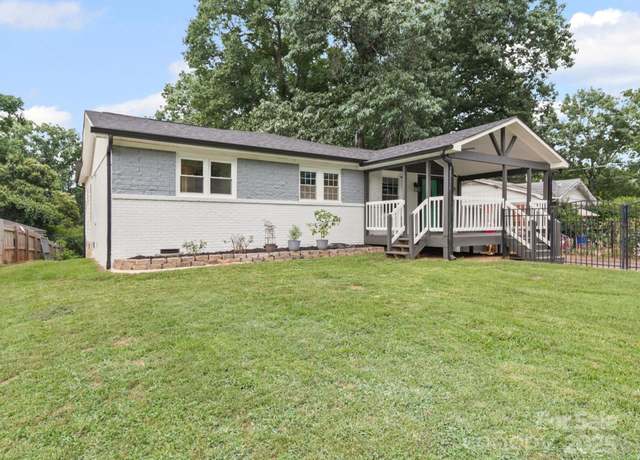 Property at 430 Edgegreen Dr, Charlotte, NC 28217, 3 beds, 3 baths