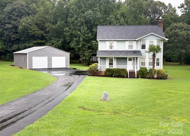Property at 5150 Blackberry Ln, Matthews, NC 28104, 3 beds, 2.5 baths