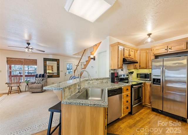 Property at 3975 Mountain Creek Rd, Robbinsville, NC 28771, 2 beds, 3 baths