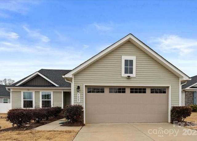 Property at 5025 Macvittie Ln, Charlotte, NC 28214, 3 beds, 2 baths