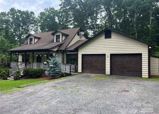 Property at 1496 Givens St, Hickory, NC 28602, 3 beds, 3.5 baths