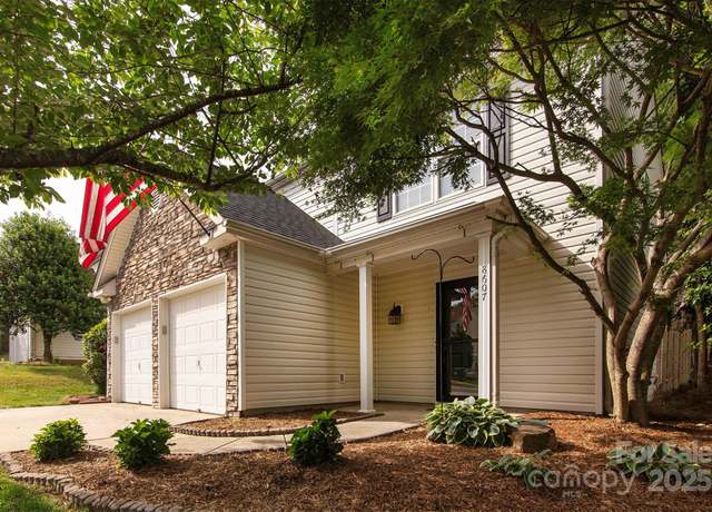 Property at 8607 Cedardale Ridge Ct, Charlotte, NC 28269, 3 beds, 2.5 baths